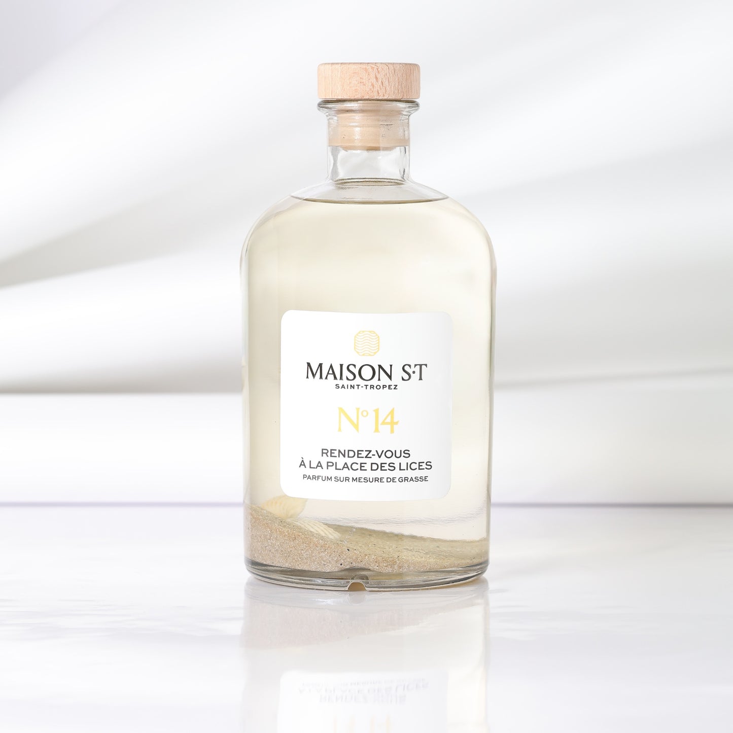 No. 14 The meeting place at La Place des Lices - 1L