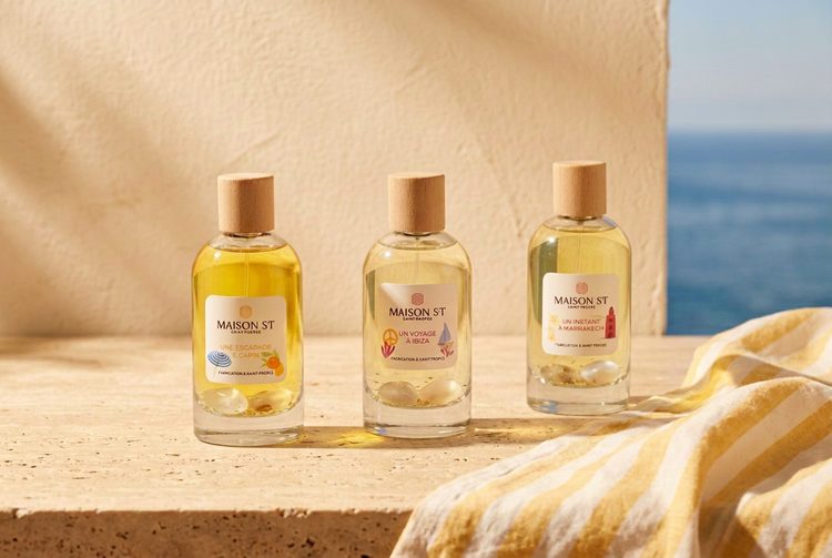 Parfums Voyage avec trois pierres semi-précieuses par flacon