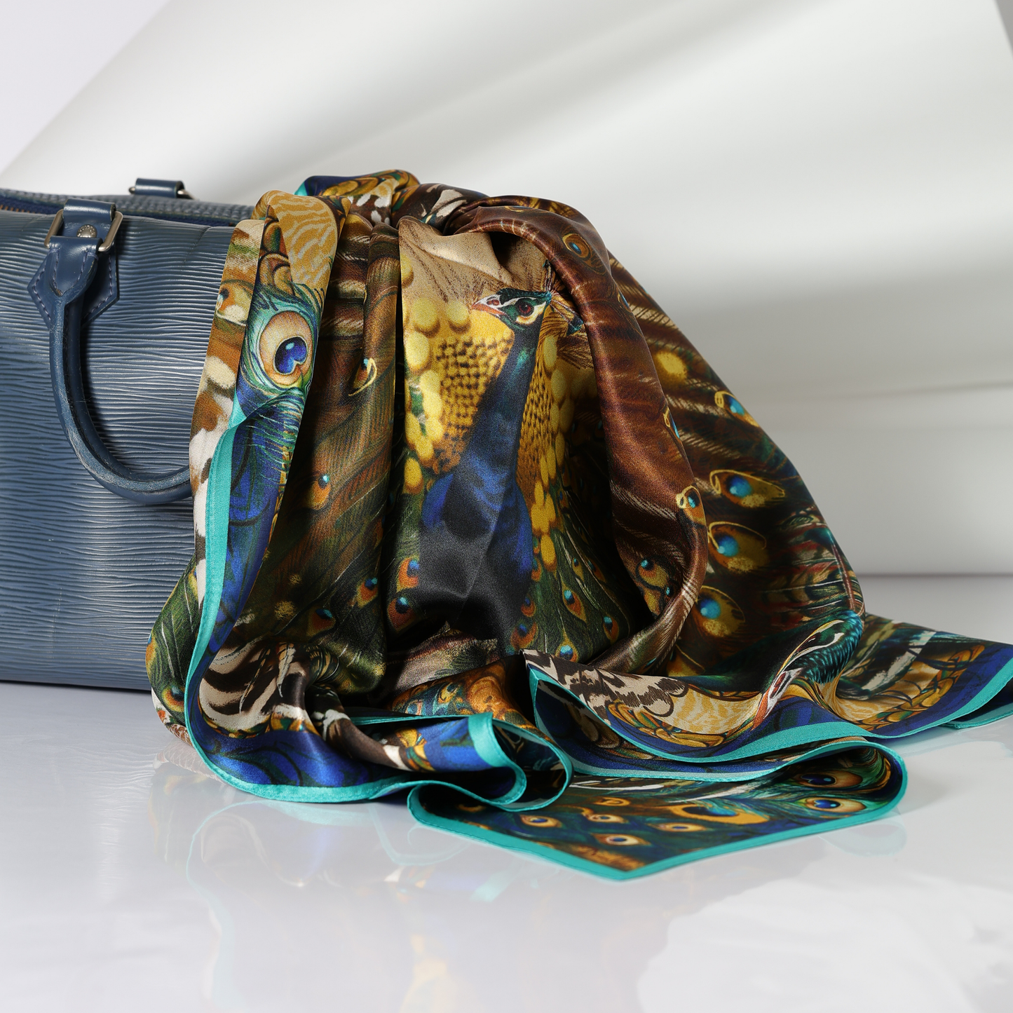 Carré en soie – Collaboration Doriane Malige x Maison S·T