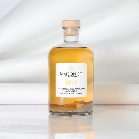 No. 19 A red carpet at Cannes 1L