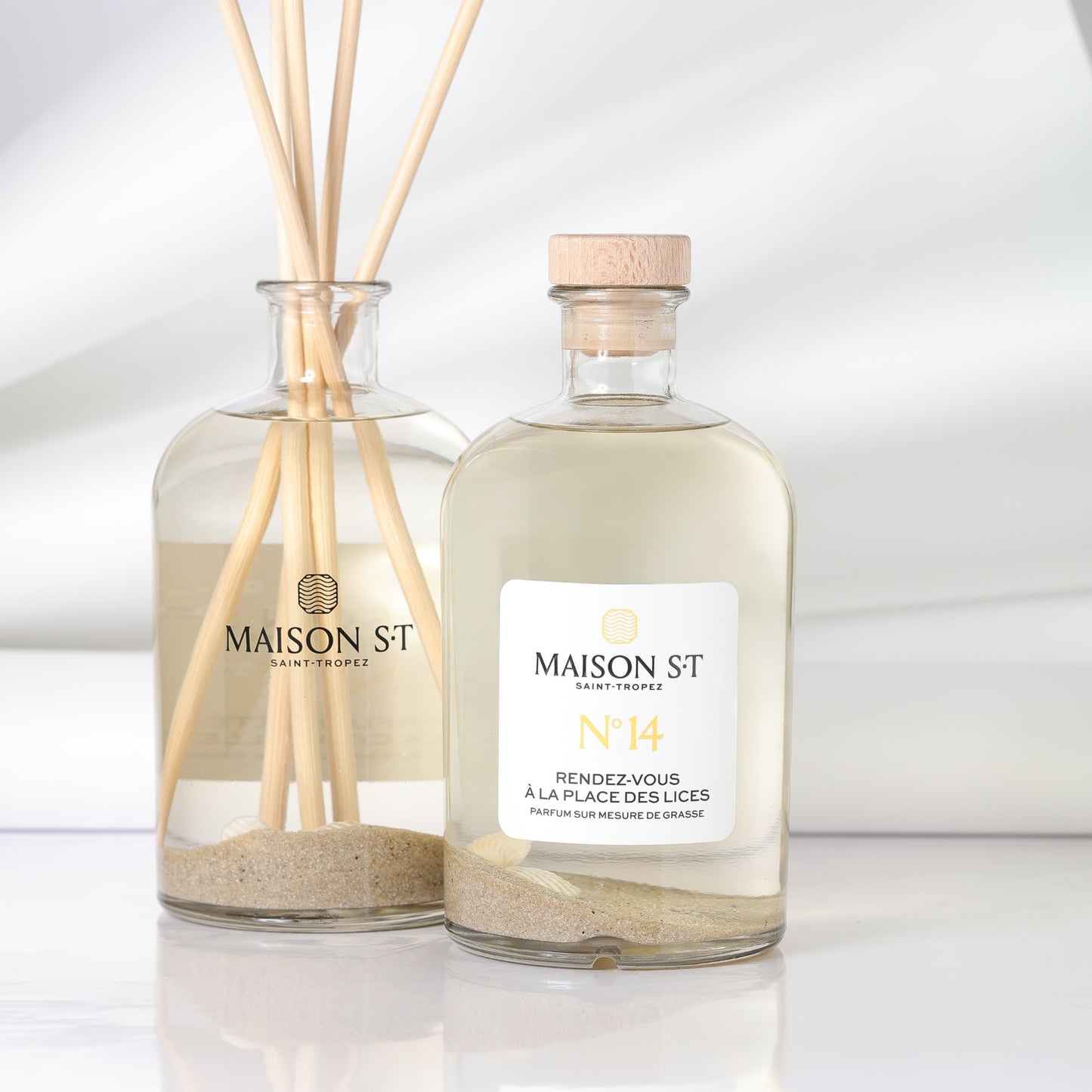 No. 14 The meeting place at La Place des Lices - 1L