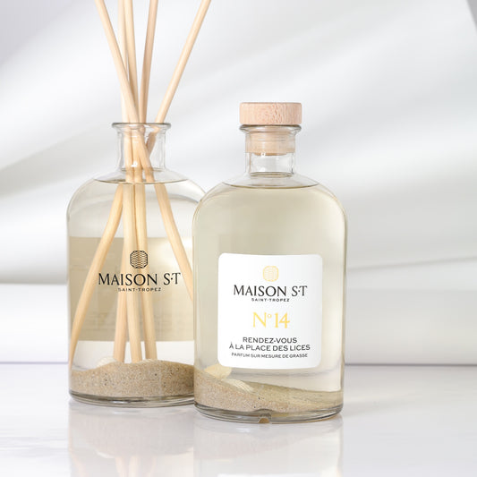 No. 14 The meeting place at La Place des Lices - 1L